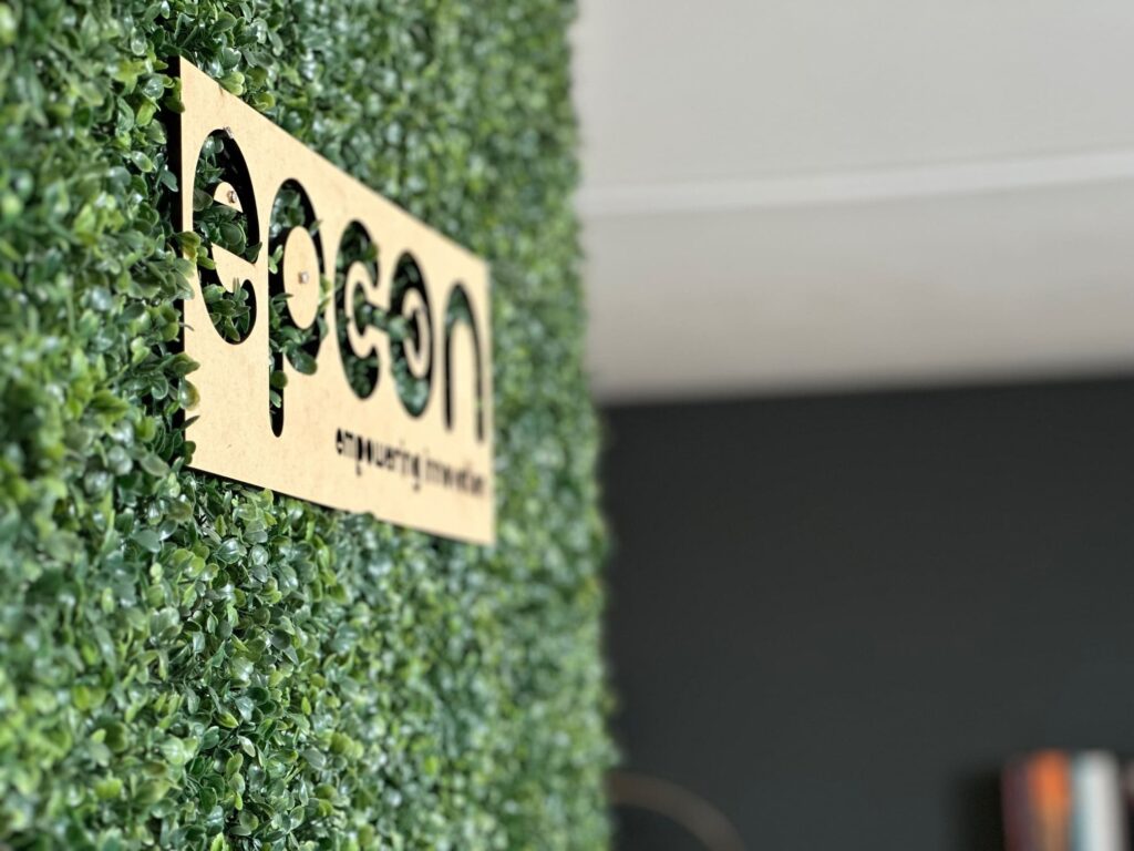 Logotipo de EPCON dentro de su espacio de trabajo